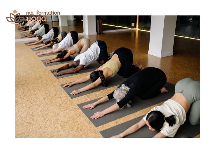 Cours collectif en studio de yoga