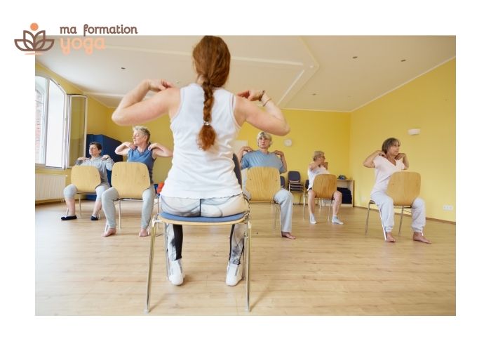 posture de yoga sur chaise